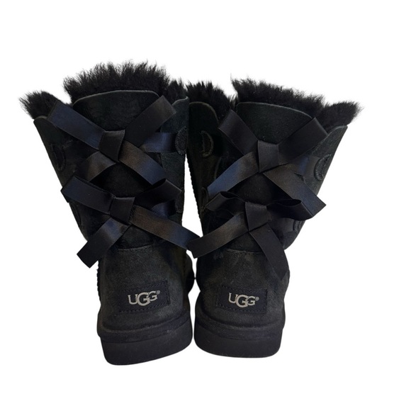 UGG Shoes - UGG Bailey Satin Bow II Boots Black
Suede Sheepskin Fur
